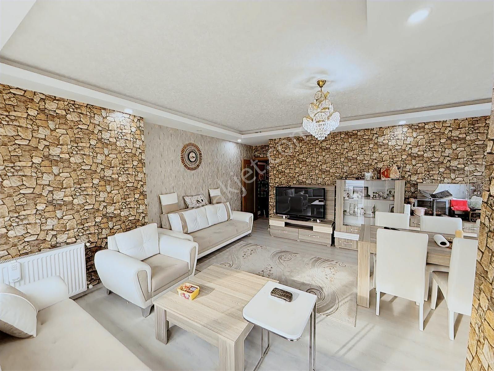 Ömürevleri Tramvayda Satılık Lüks 5+1 Dubleks