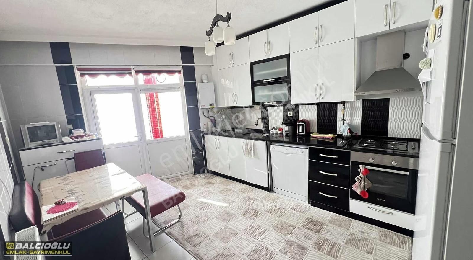 Balcıoğlu Emlaktan Şehir Merkezinde Satılık 3+1 160 M2 Daire - Görsel 9