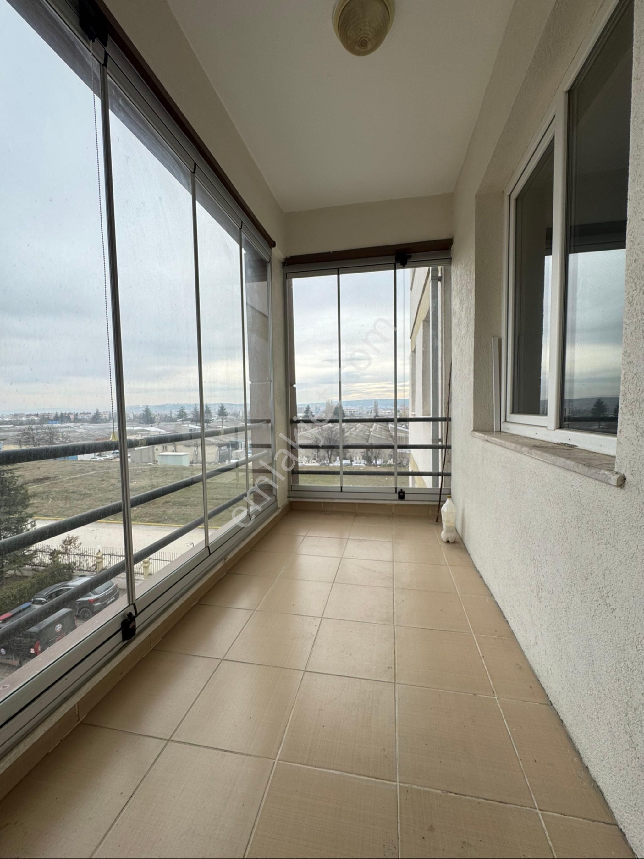 Conker İnşaat Emlak’tan Batıkent Mahallesi 3+1 Site İçi Kiralık Daire - Görsel 4