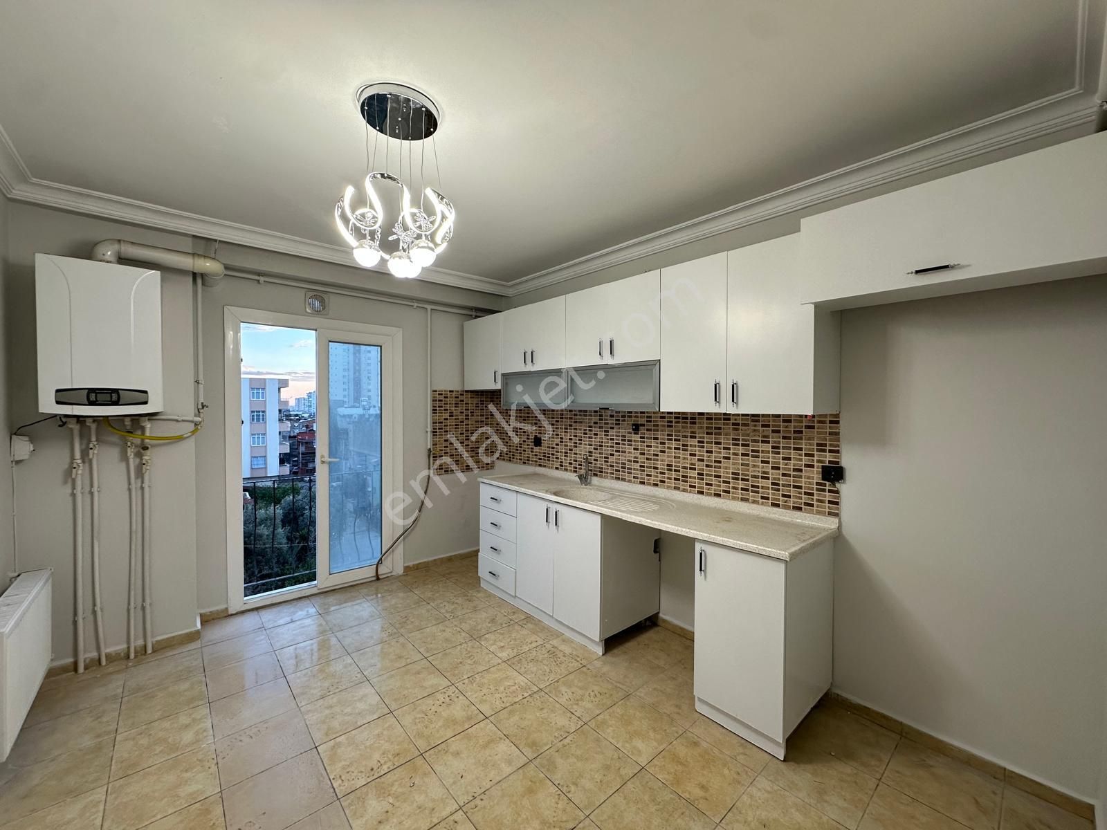 Yeşilyurt Mah.mavi Bulvar Yakını 3+1+d.gazlı Satılık Daire........