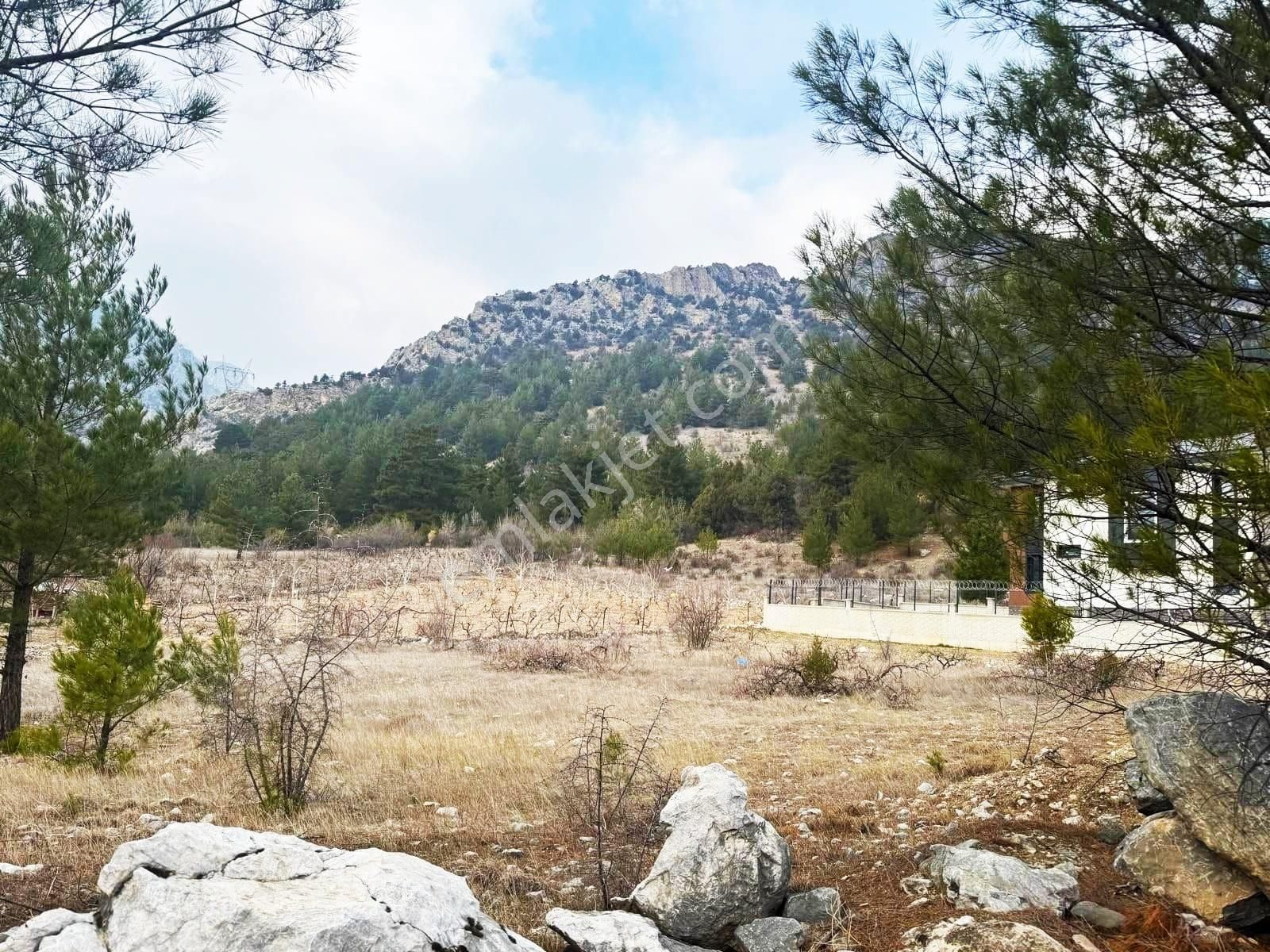 Kar Emlaktan Alpu Yaylasnda 400 M2 Satılık Arsa