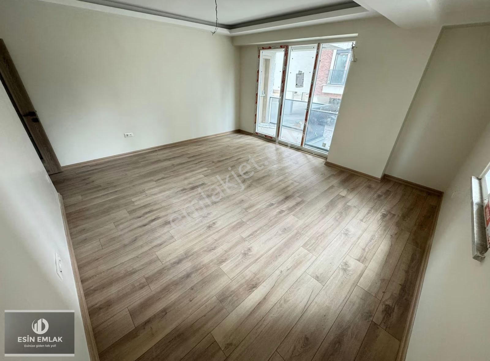 Pendikte Marmaraya 5 Dakika Yürüme Mesafesinde Sıfır Kiralık 2+1 - Görsel 3