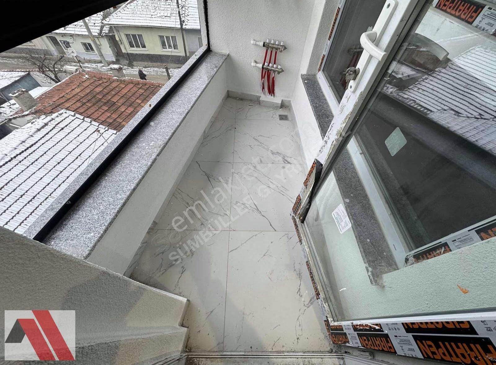 Sümbüller'den Yanık Kahve Yakını İskanlı Balkonlu Z.ısıtma 1+1 - Görsel 3