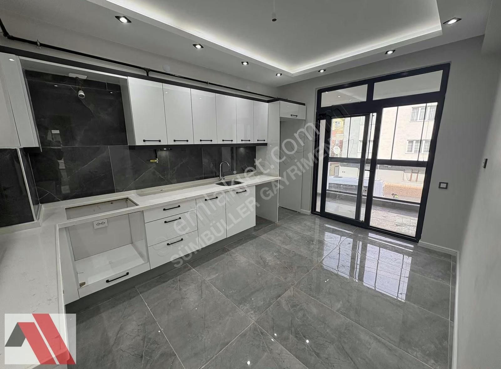 Sümbüller'den Köşe Konumda Giyinme Odalı Geniş Lüx 3+1 Daire