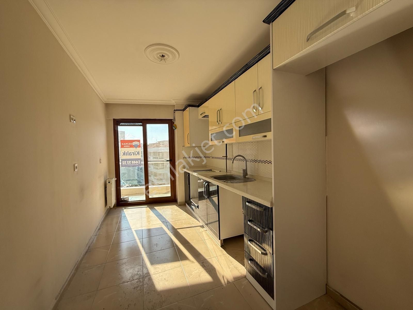 Remax Arma'dan Karşıyaka Yalı Mahallesinde 3+1 Kiralık Daire - Görsel 5