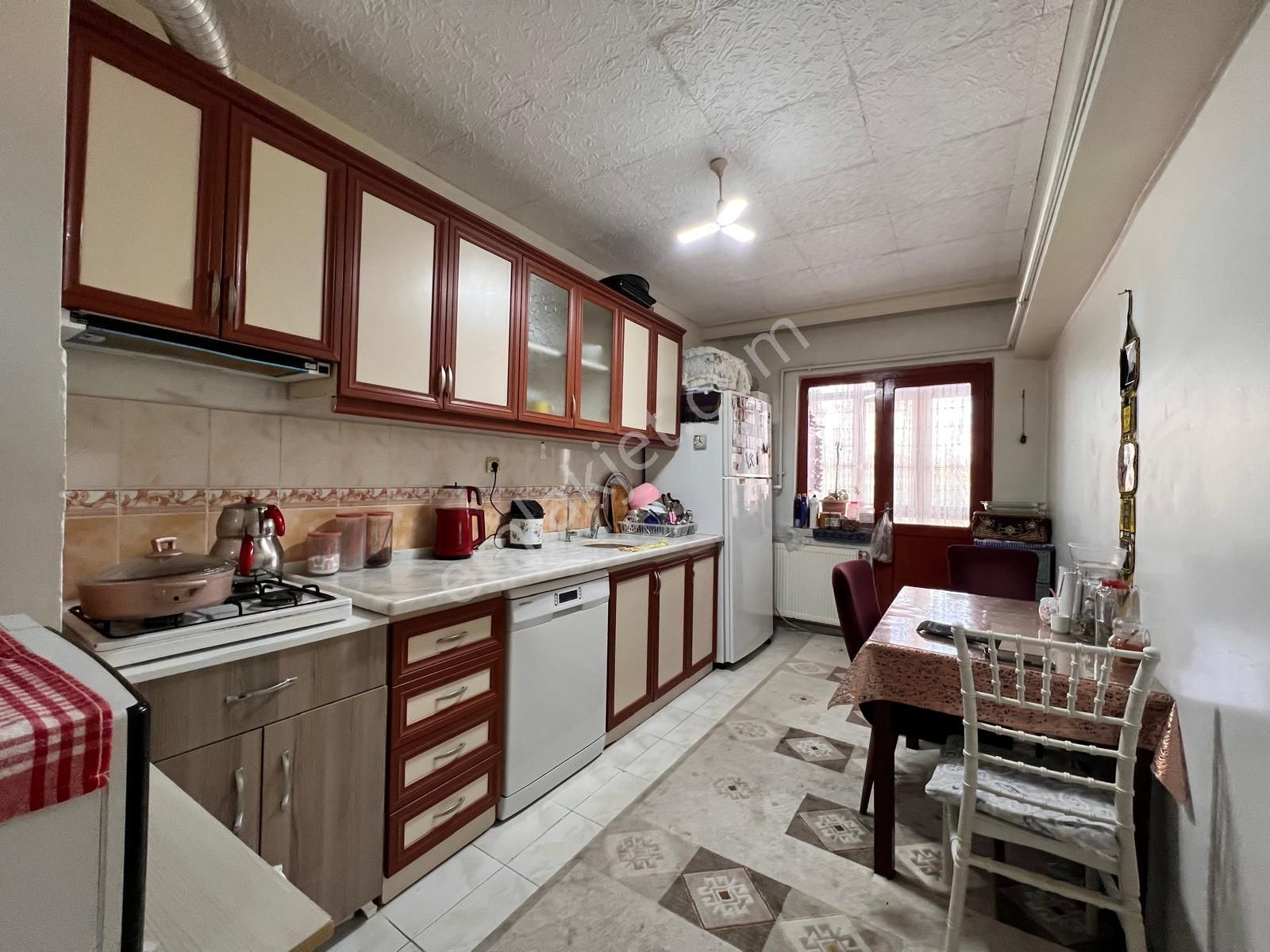 Kalecik Emlak'tan Ara Kat'da Güney Cephe Çift Balkonlu 3+1 - Görsel 3