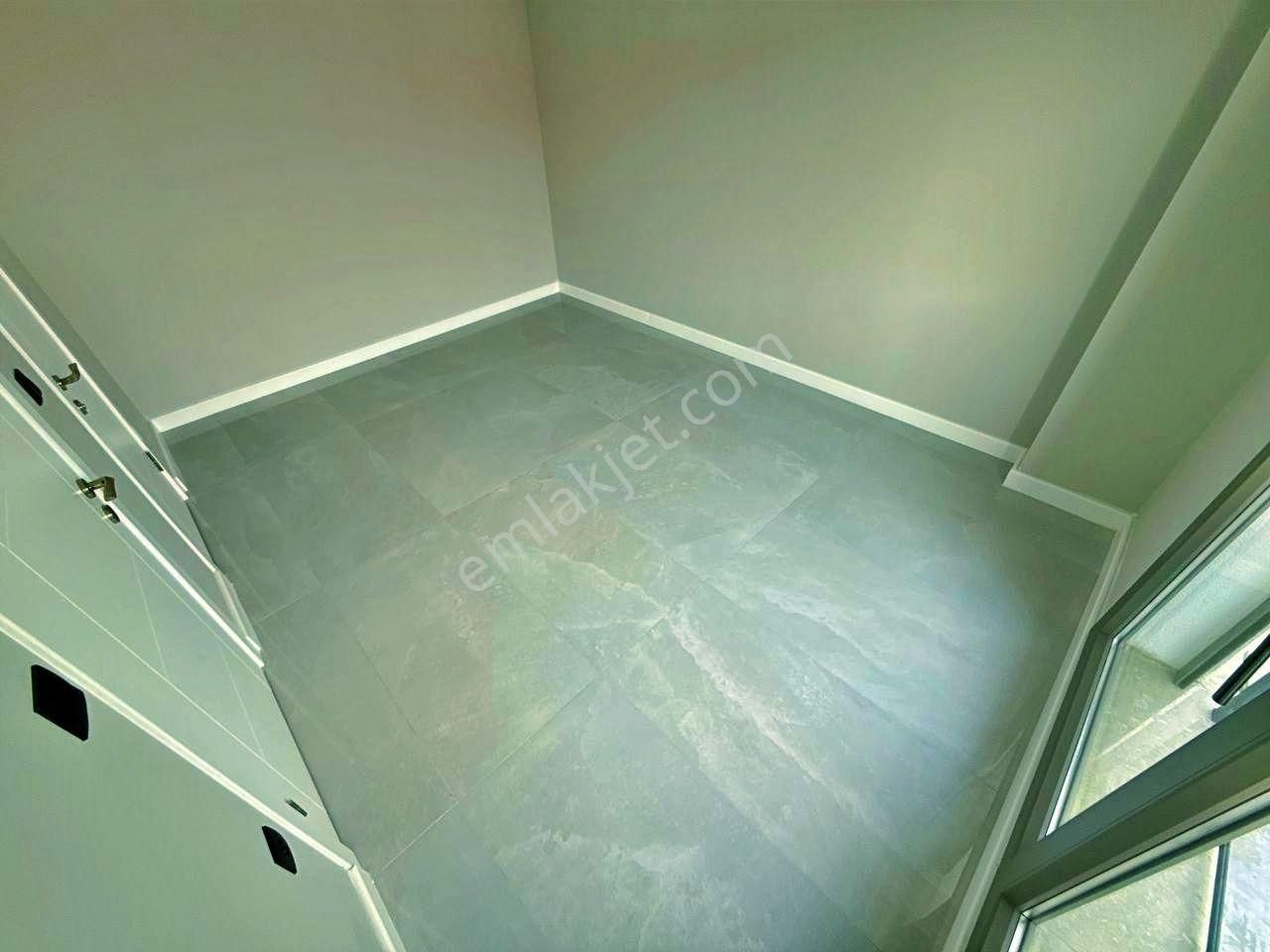 Uytundan Akçay'da Özel Otoparklı Sıfır 3+1 Lüks Villa - Görsel 14