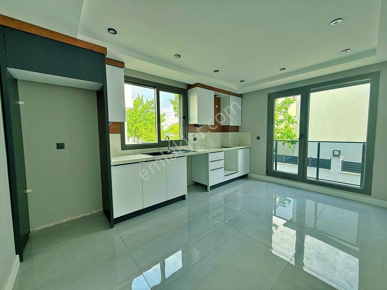 Uytundan Akçay'da Özel Otoparklı Sıfır 3+1 Lüks Villa - Görsel 6