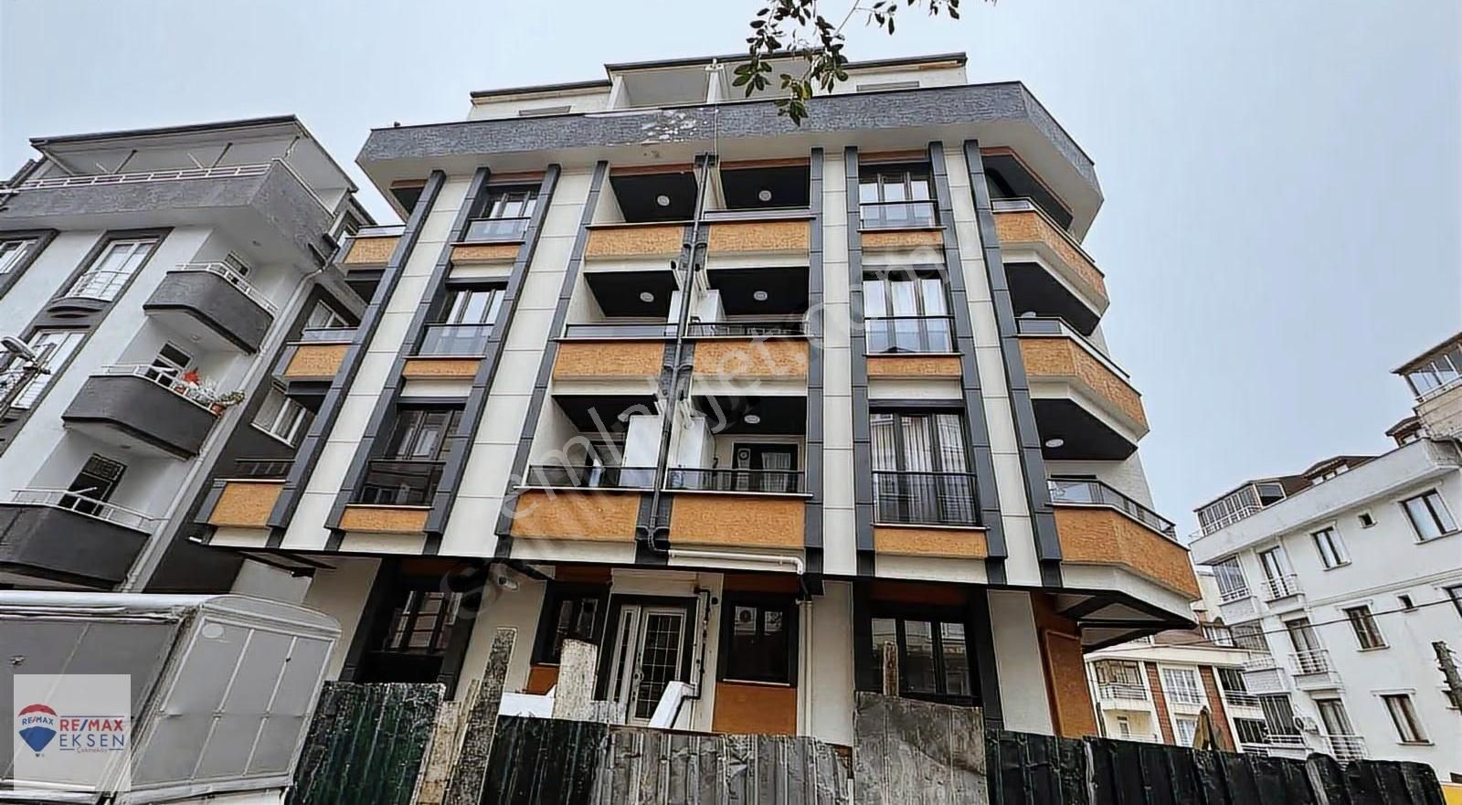 Çekmeköy Mehmetakif Mahallesi Merkezi Konum Kiralık 2+1 Daire - Görsel 1