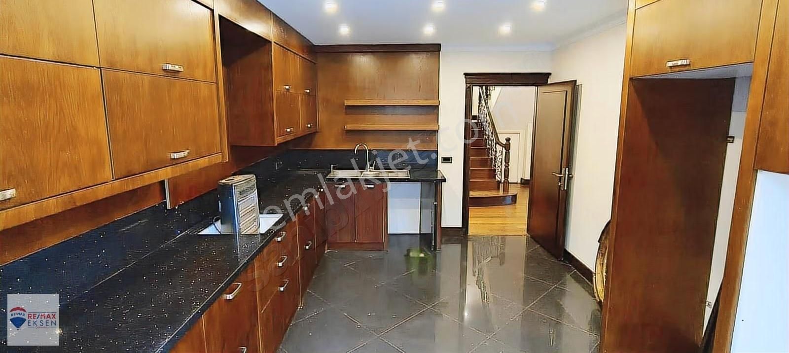Beykoz Baklacı' Da 850 M2 Bahçeli, 500 M2 Kiralık 5+1 Villa - Görsel 3