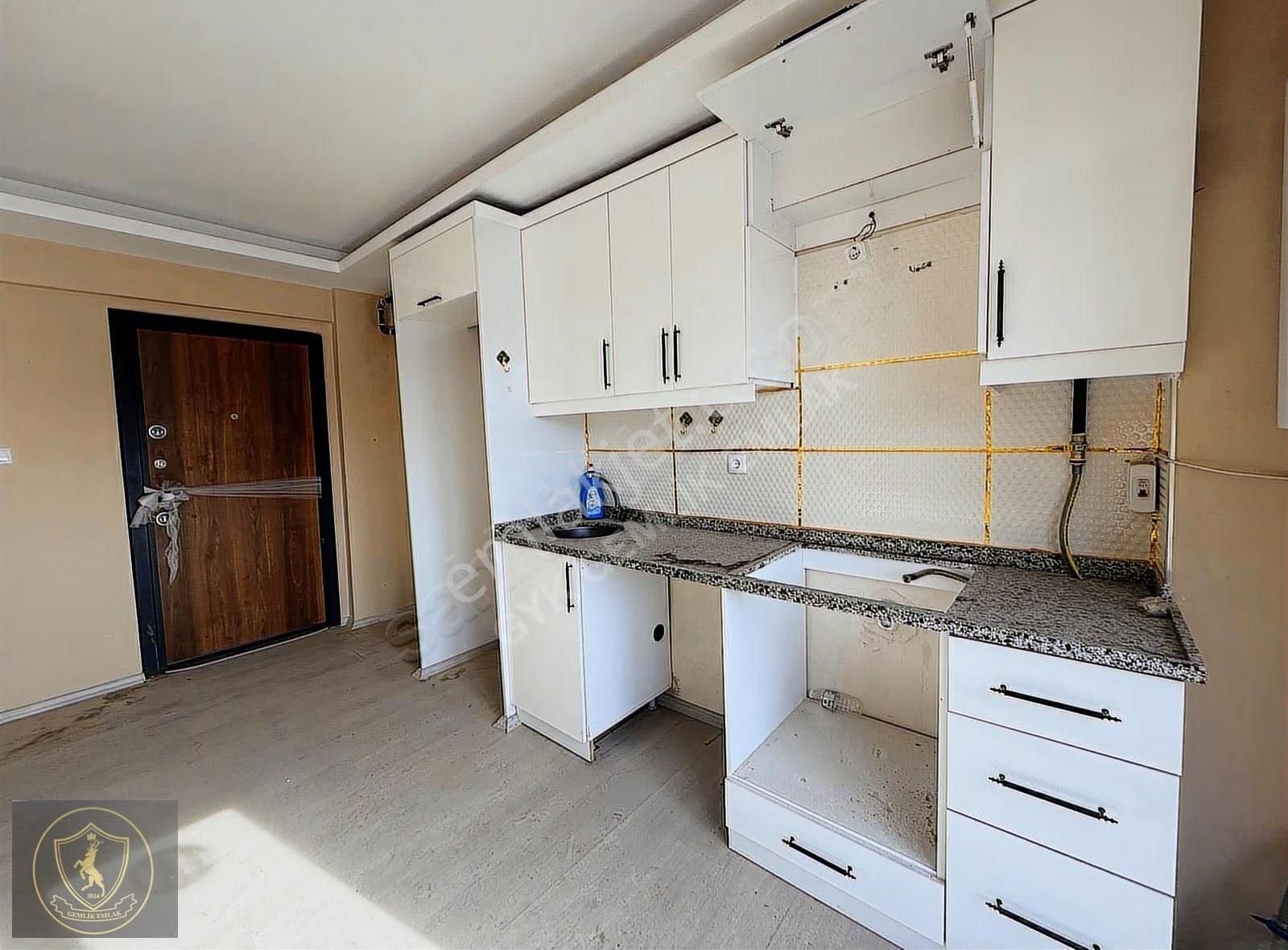 Hastahane Yolu Üzeri 2+1 Dubleks Daire 3 Senelik Bina