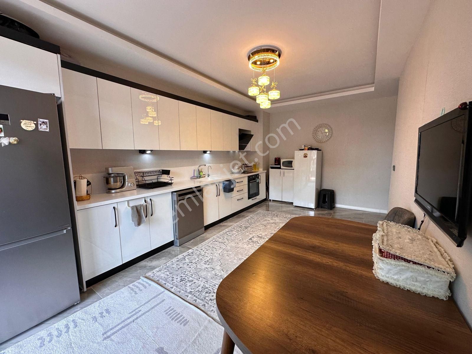 Redstone Castle Park Ova Evleri Yerden Isıtma Satılık 4+1 Daire