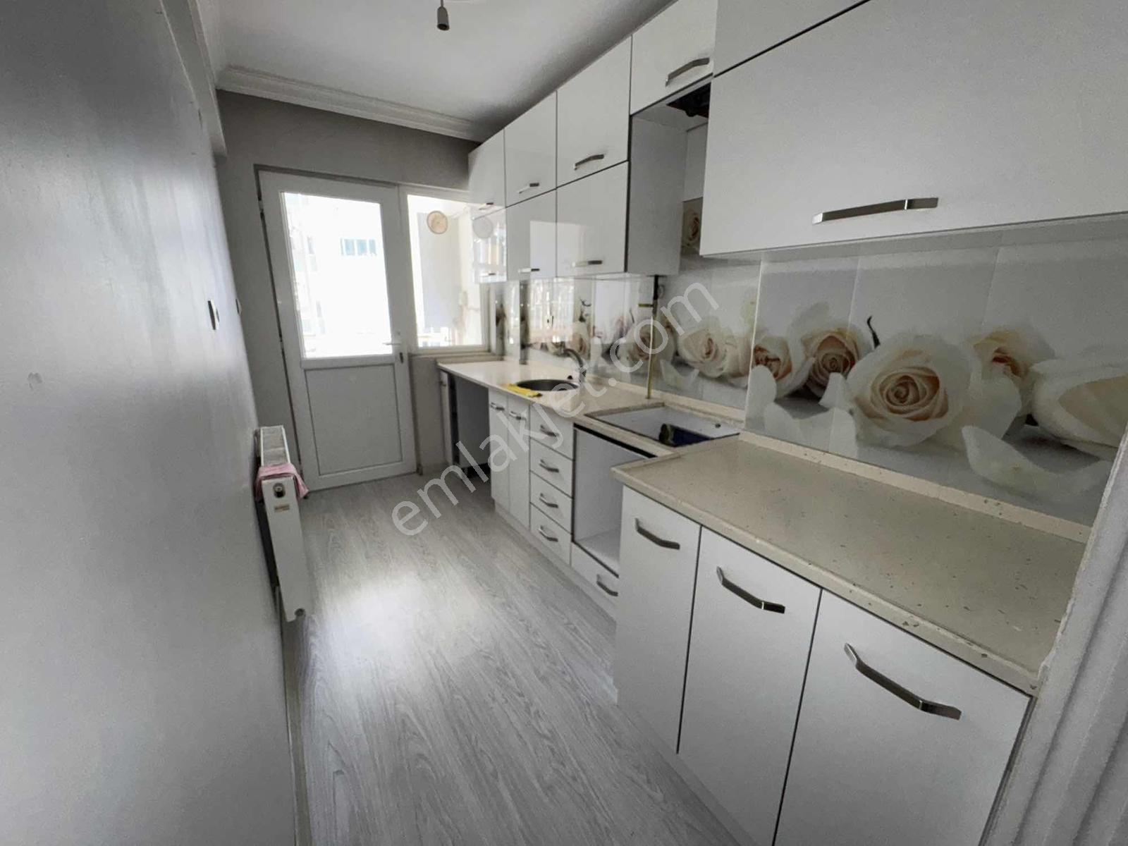 Türker Emlak 3+1 100m2 Hastane Yakını Asansör Otopark - Görsel 3