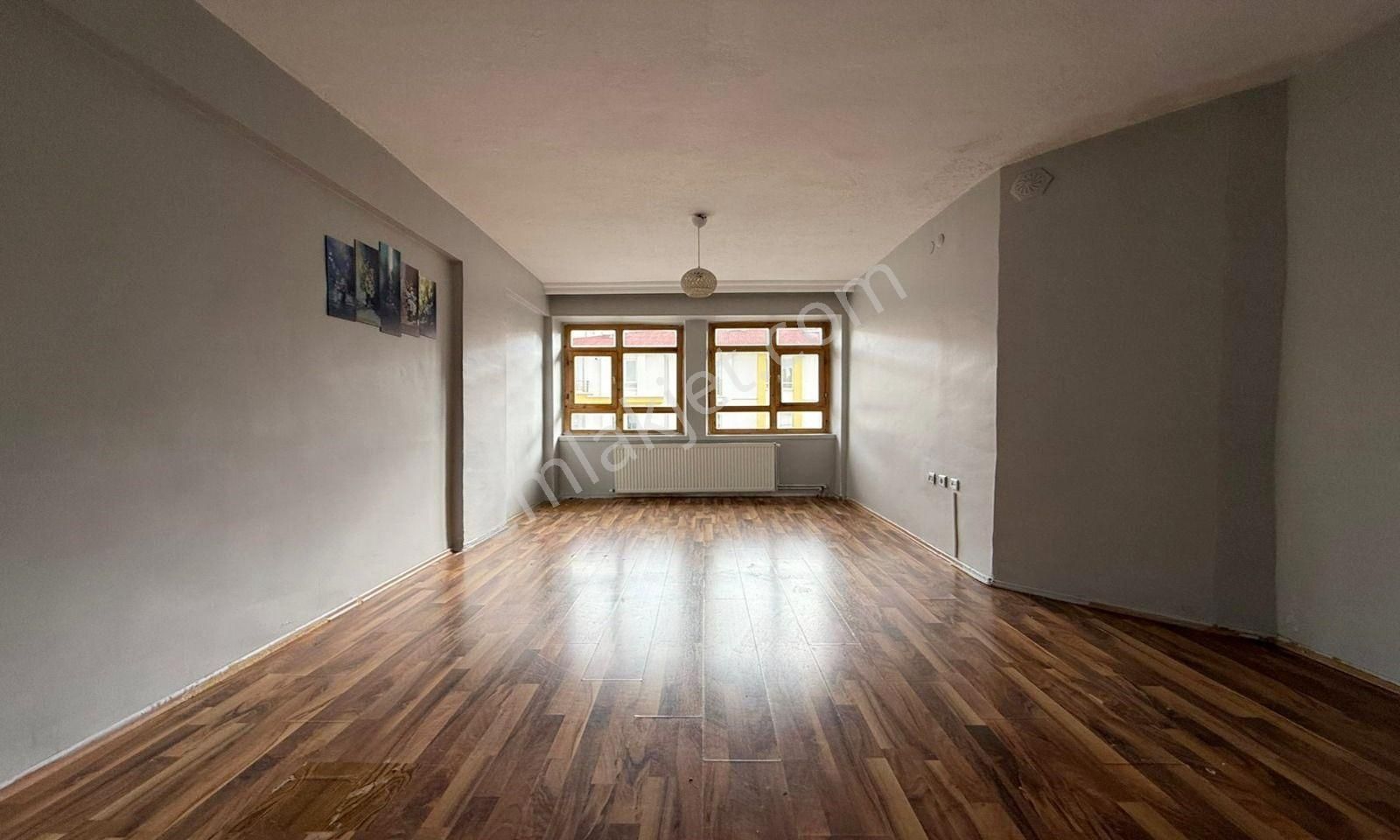 Günsazak Caddesi Yakını Yapılı Kat Konumunda Yüksek Giriş