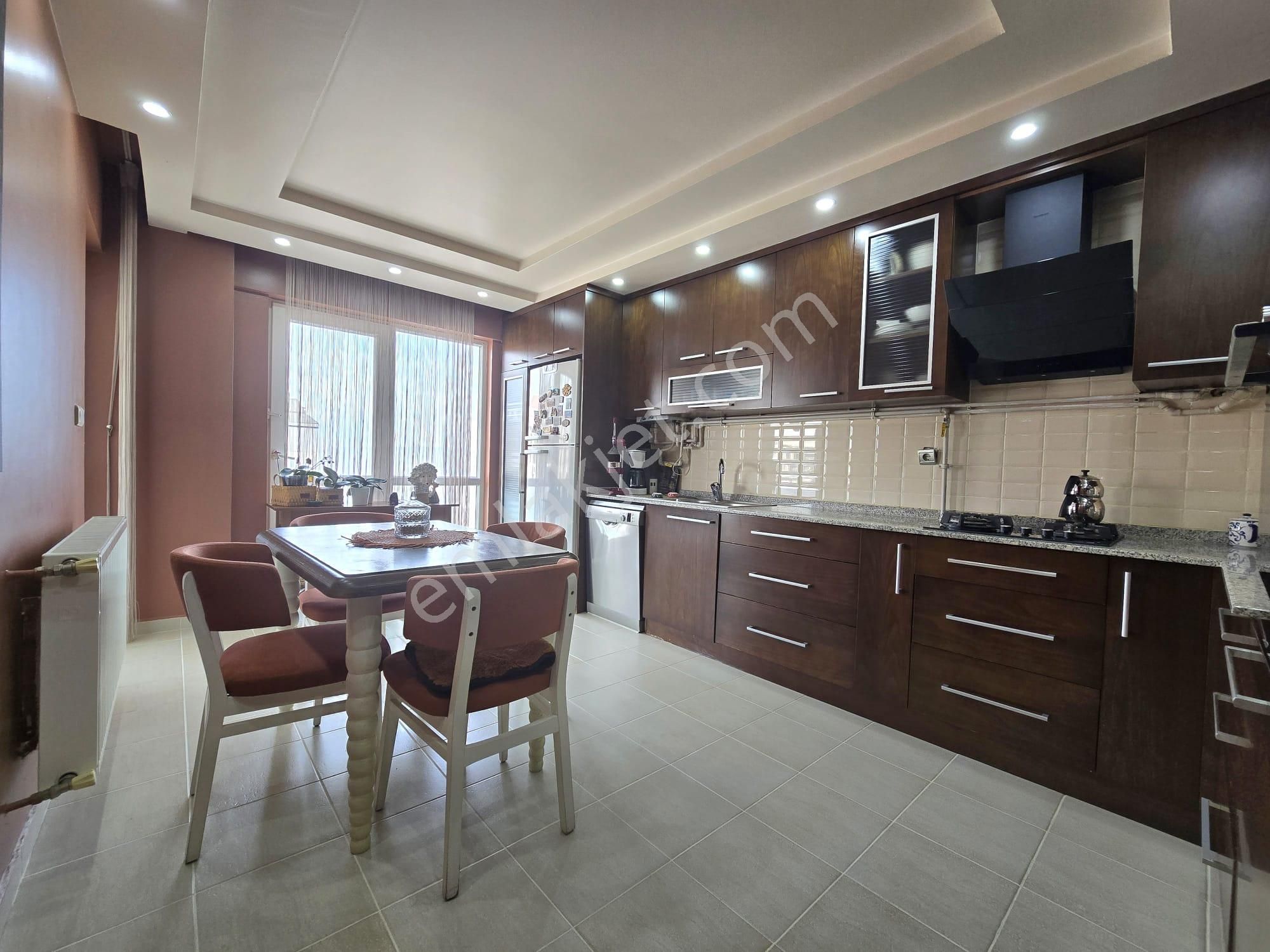 Gerzele'de Şehir Manzaralı, Site İçinde 241 M² 3+1 Daire - Görsel 6