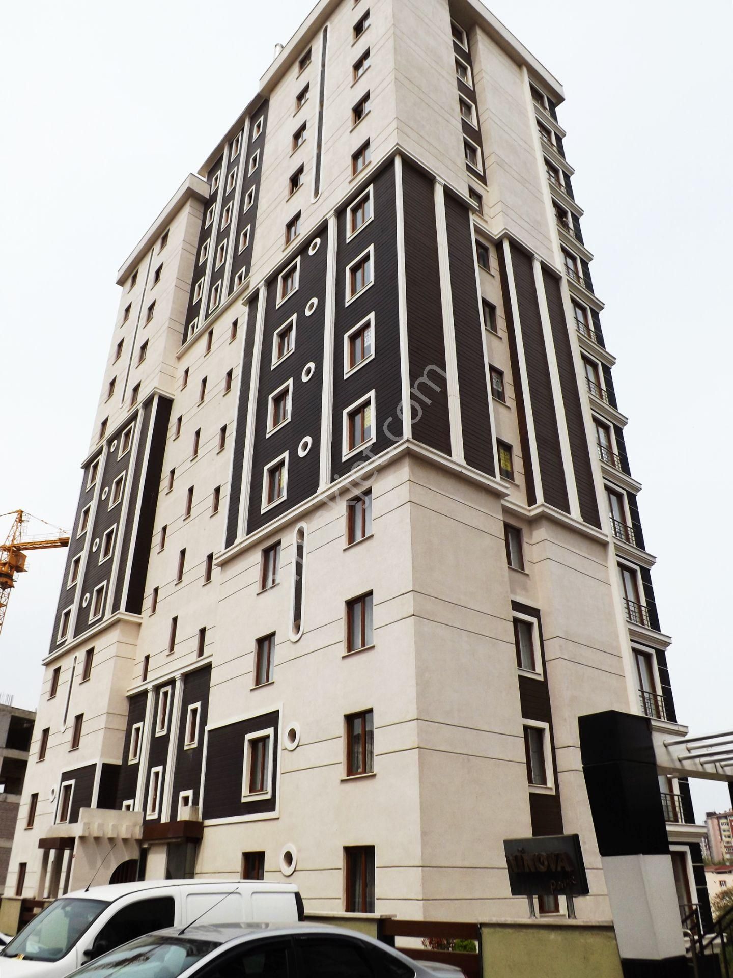 Mertcan Dan Yakacık Meydana Yürüme Site İçi 3+1 Ebeveyn Banyolu