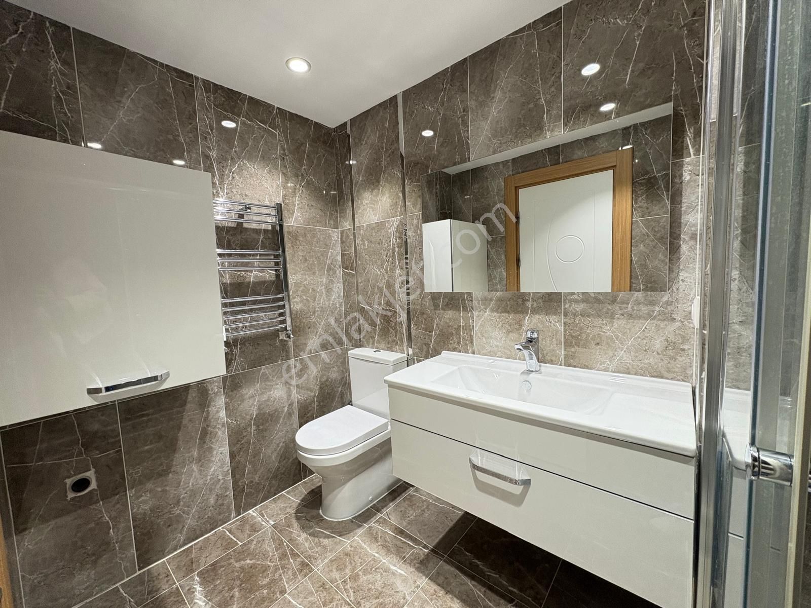 Bosna Hersekte Sosyal Tesisli Site İçinde Kiralık Daire - Görsel 15