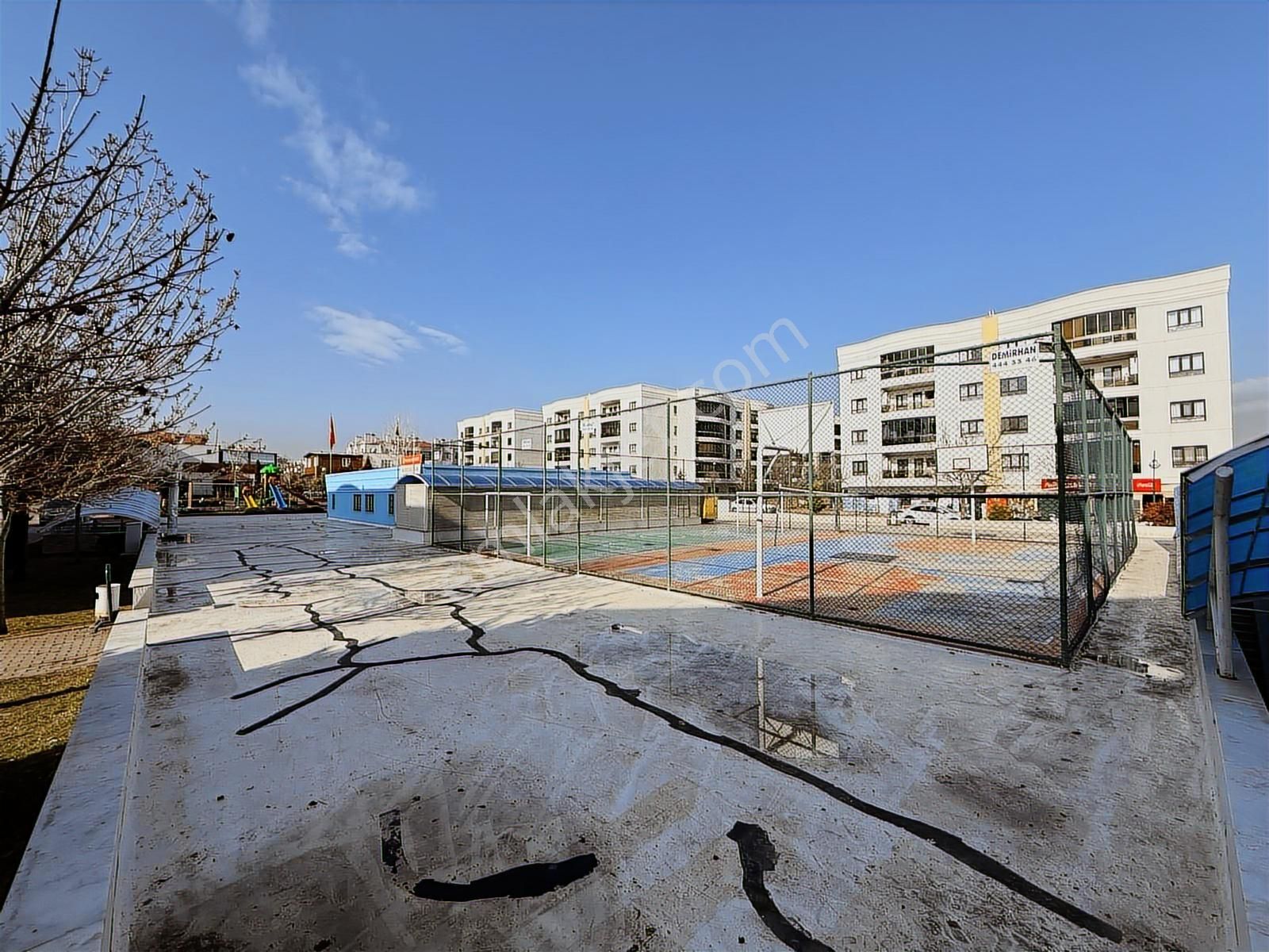 Bosna Hersekte Sosyal Tesisli Site İçinde Kiralık Daire - Görsel 8