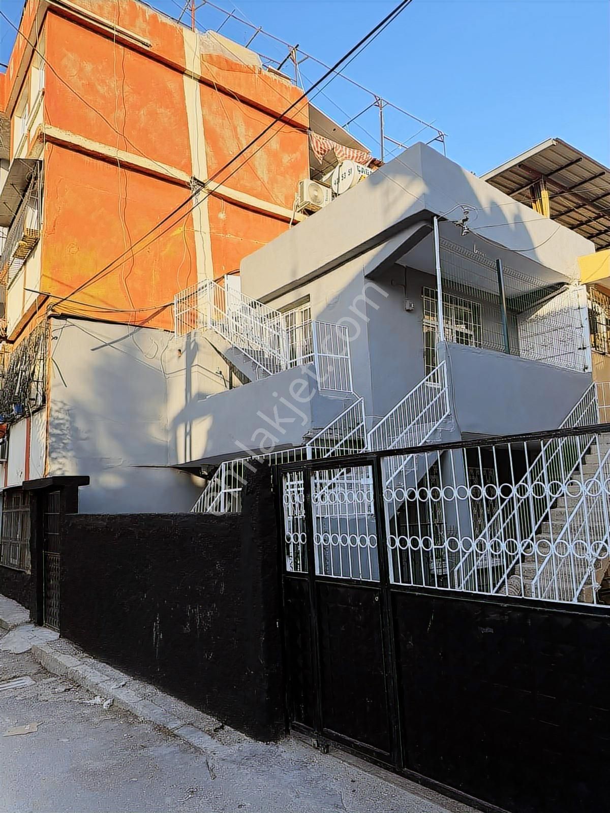 Barış Mahallesi 2 Katlı Satılık Daire