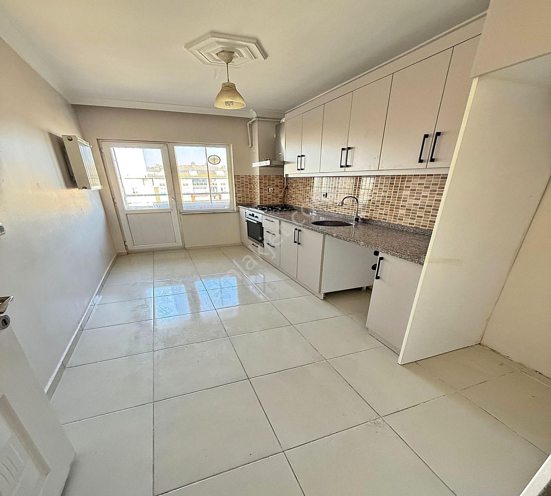 Bölgenin Gözde Semti Adnan Kahveci'de 3+1 Oturuma Ve Yatırıma Uygun Daire !! - Görsel 3