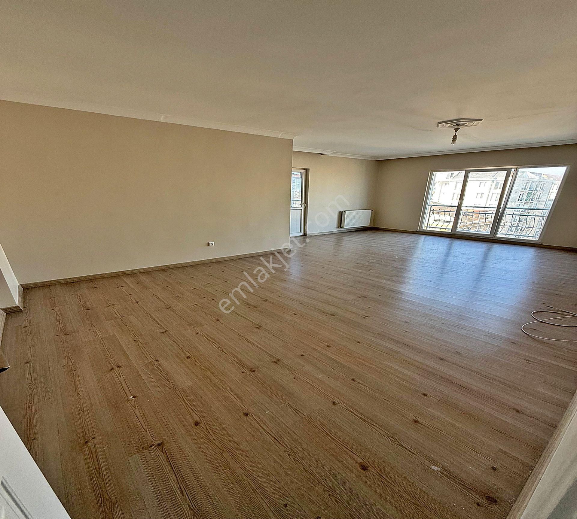 Bölgenin Gözde Semti Adnan Kahveci'de 3+1 Oturuma Ve Yatırıma Uygun Daire !! - Görsel 2