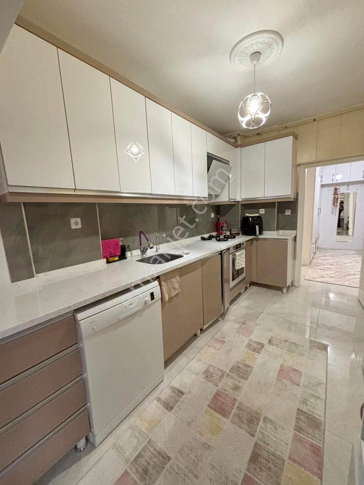 Danışment Göbek Yakını Orta Kat Konumlu Manzaralı 3+1 Emsalsiz - Görsel 4