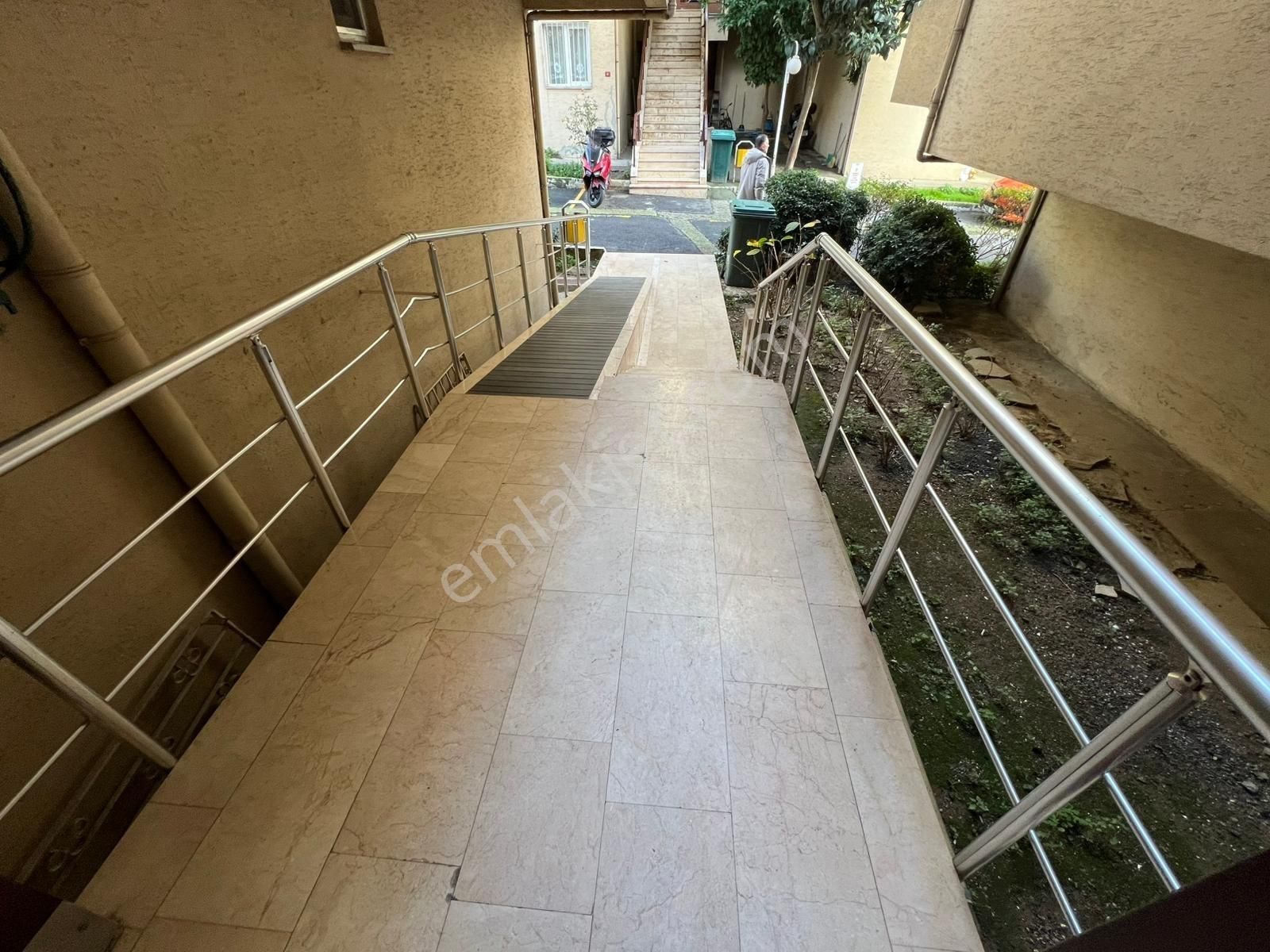 Atalar Sitesinde Otoparklı Hastaneye Komşu 2+1 Ferah Daire - Görsel 32