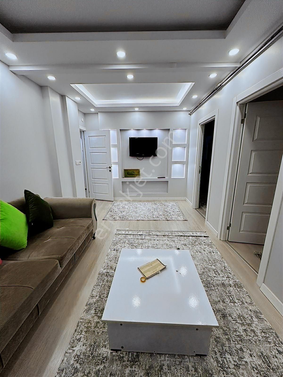 Fatih Balat Mahallesi'nde Kilise'ye 80mt 3+1 Satılık Ferah Daire