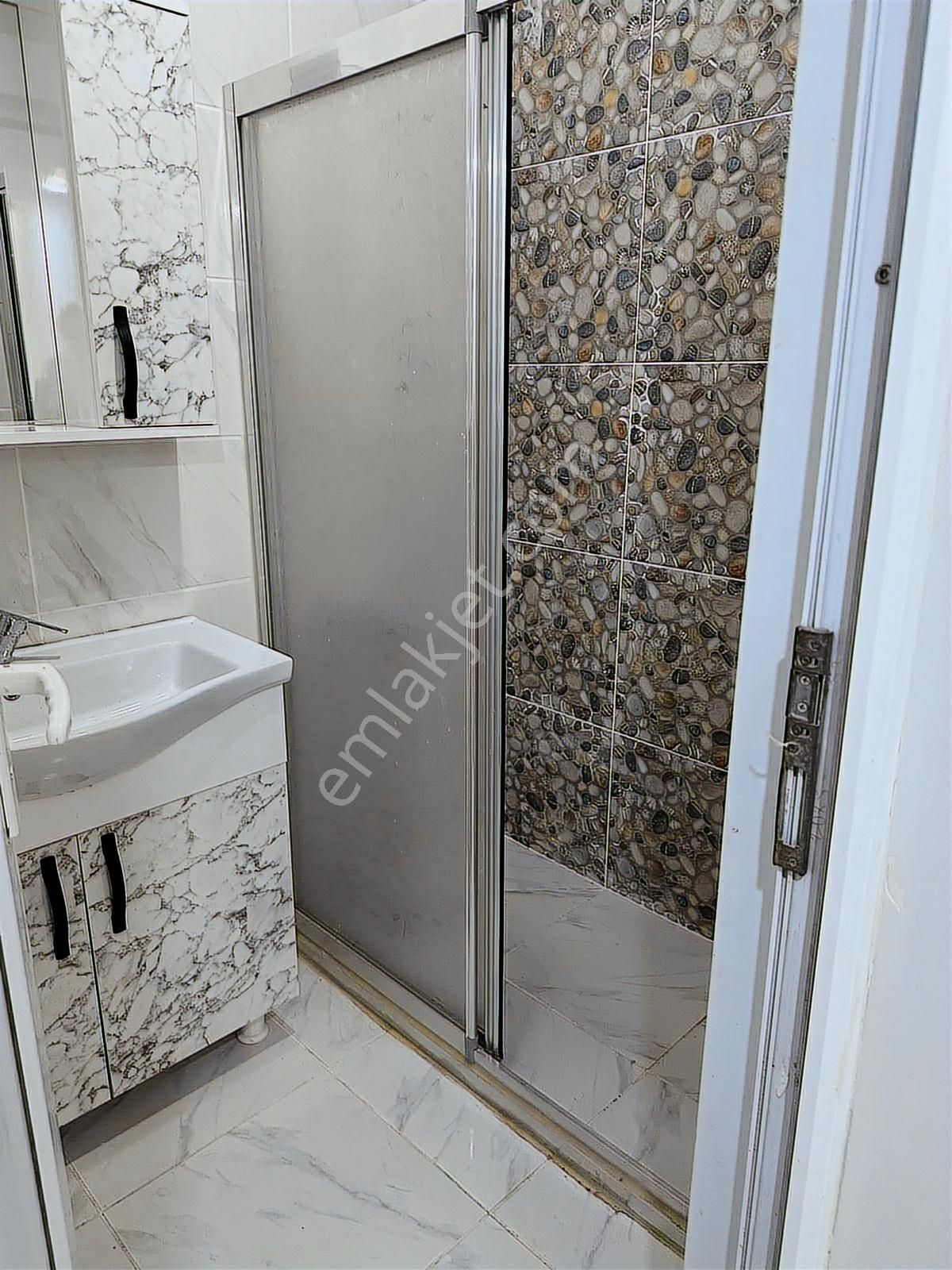 Fatih Balat Mahallesi'nde Kilise'ye 80mt 3+1 Satılık Ferah Daire - Görsel 2