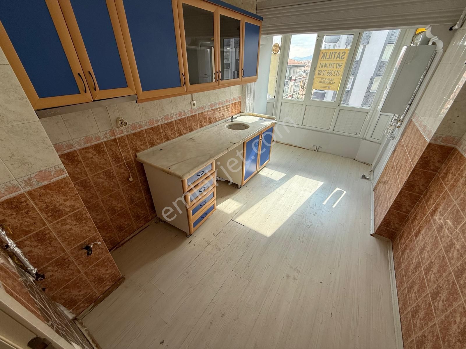 Bademlik Yolu Caddesine 1 Bina 3+1 Balkonlu - Görsel 13