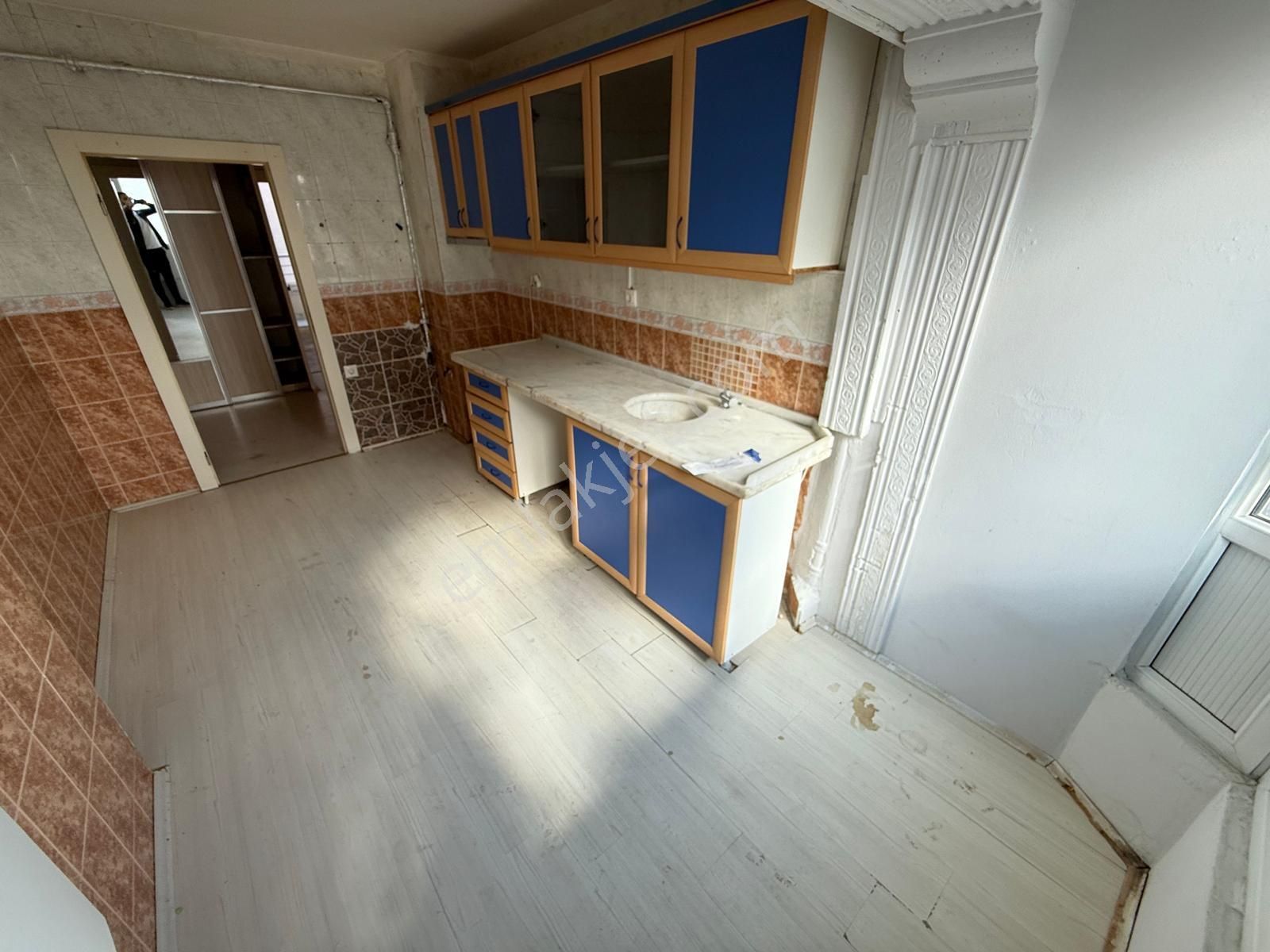 Bademlik Yolu Caddesine 1 Bina 3+1 Balkonlu - Görsel 14