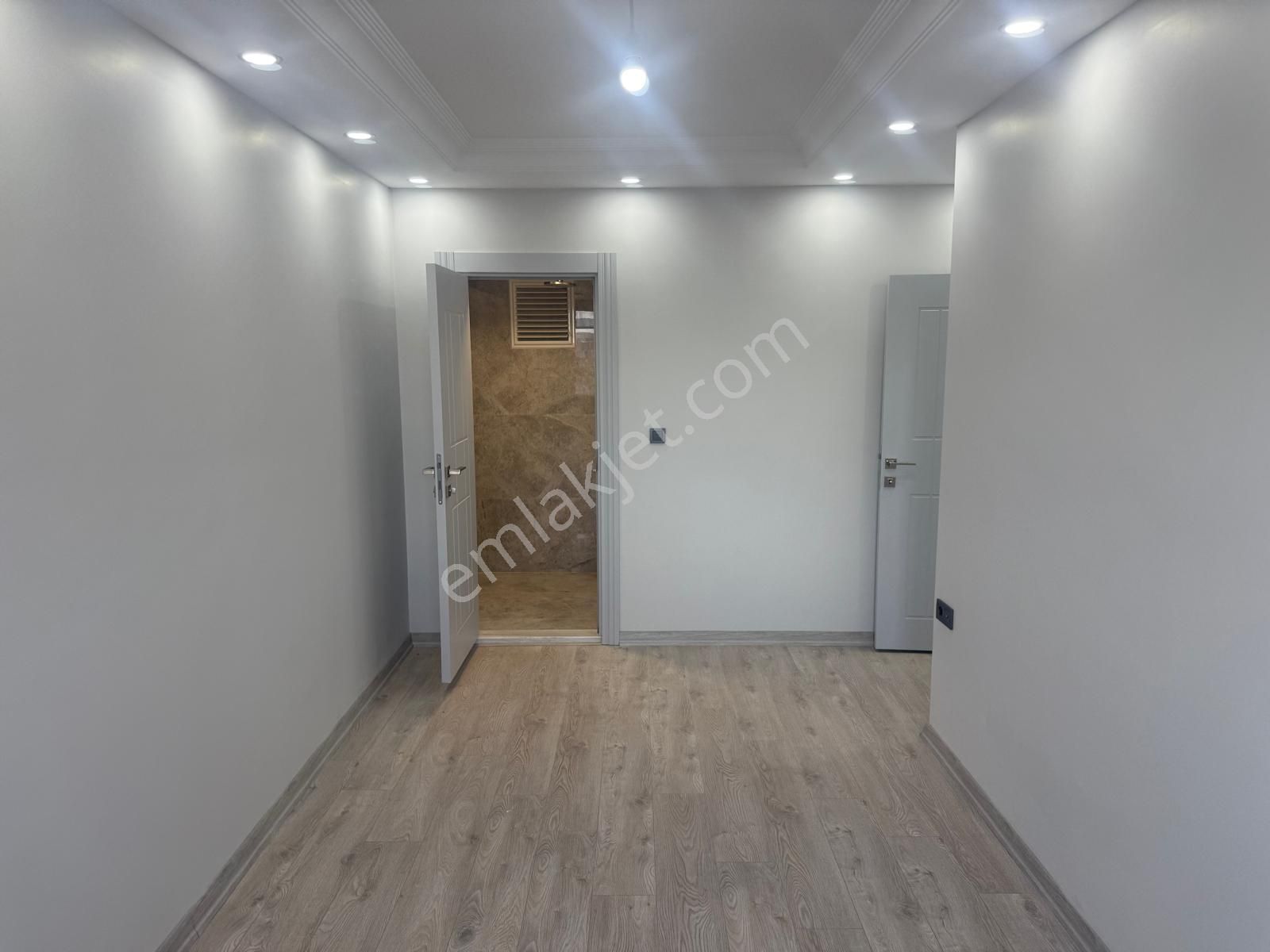 Barış'tan Tepeüstü Merkezde Site İçerisinde Kapalı Otoparklı 3+1 - Görsel 30