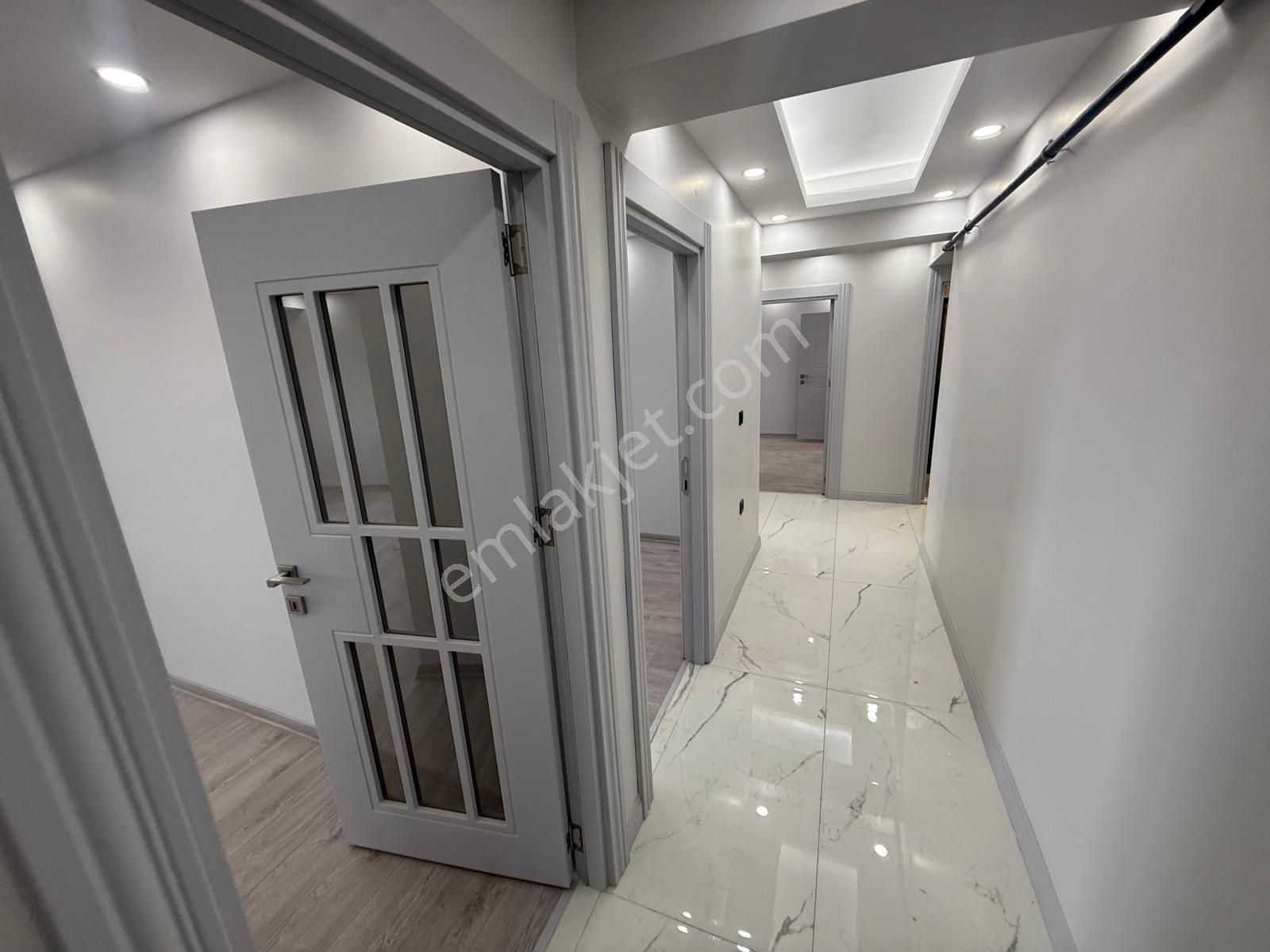 Barış'tan Tepeüstü Merkezde Site İçerisinde Kapalı Otoparklı 3+1 - Görsel 12