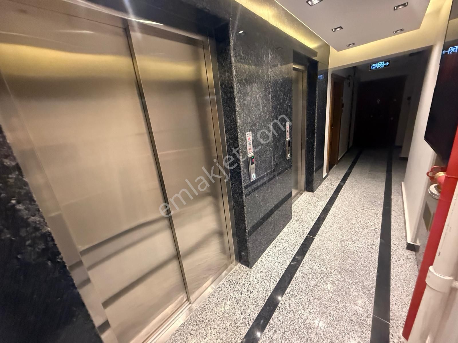 Barış'tan Tepeüstü Merkezde Site İçerisinde Kapalı Otoparklı 3+1 - Görsel 23