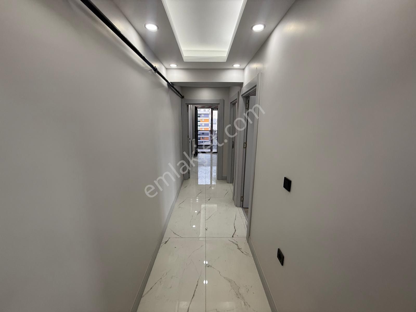 Barış'tan Tepeüstü Merkezde Site İçerisinde Kapalı Otoparklı 3+1 - Görsel 34