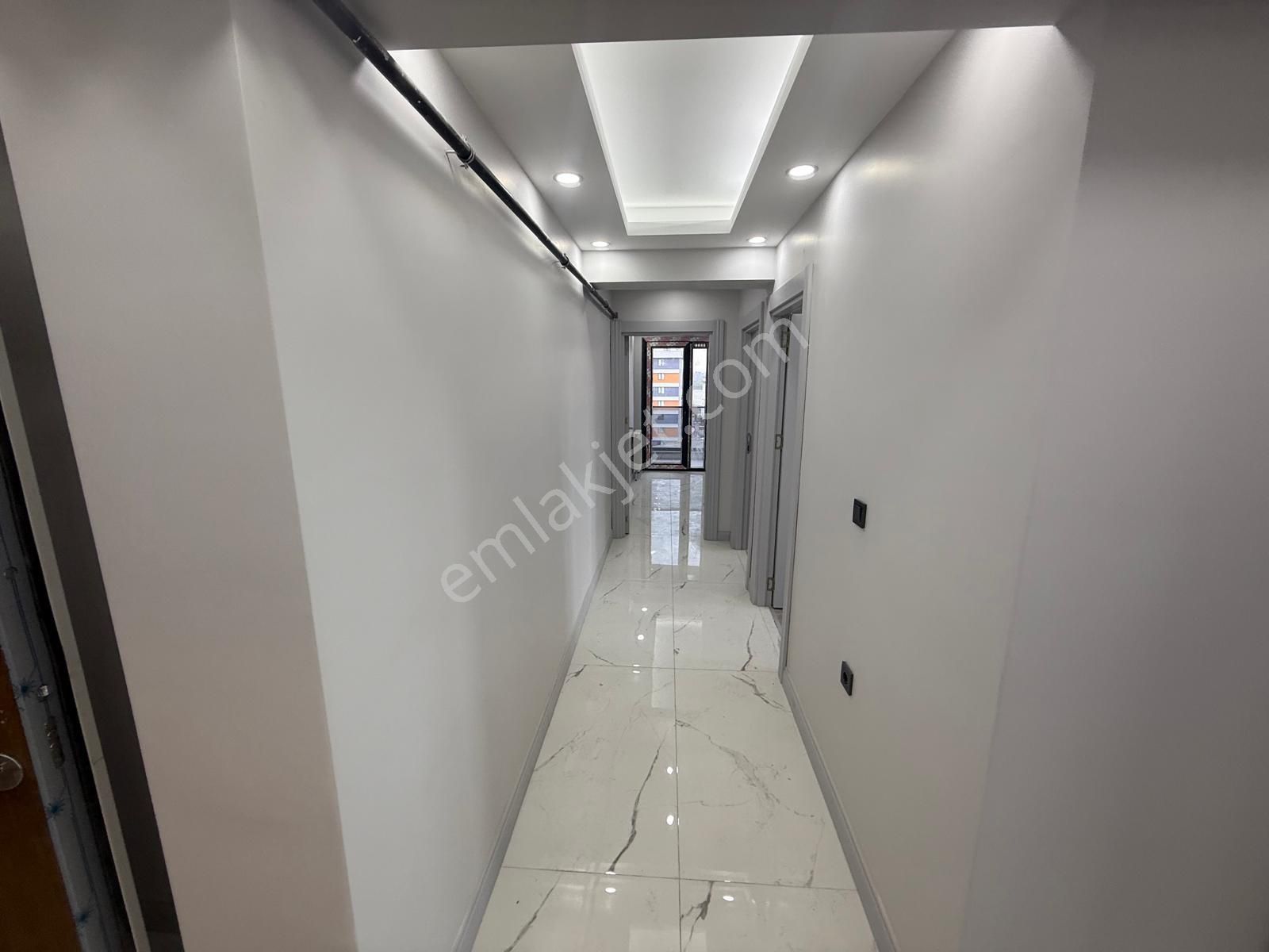 Barış'tan Tepeüstü Merkezde Site İçerisinde Kapalı Otoparklı 3+1 - Görsel 22