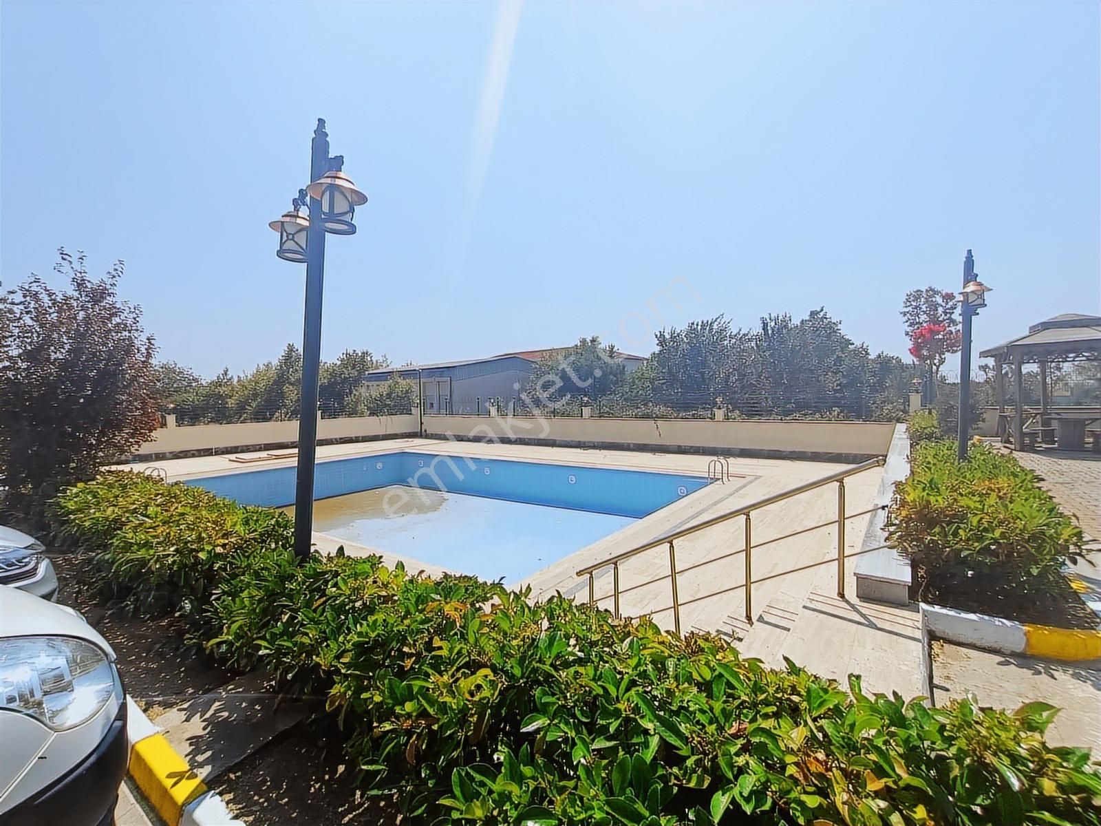 Çorlu Esentepe Mahallesi Site İçinde Eşyalı Kiralık 1+1 Daire.