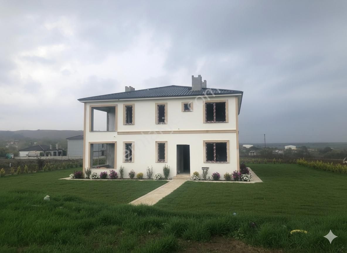 Şehirden Kaçış! Sarılarda Satılık 250 M² Bahçeli Villa