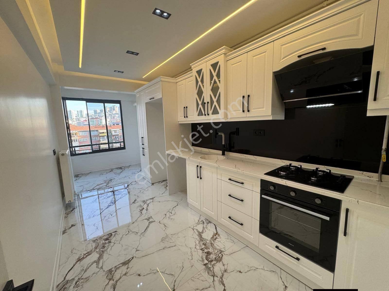 Samsun Atakum Cumhuriyet Mahallesi'nde Asansörlü İçi Yapılı 3+1 Satılık Daire - Görsel 2