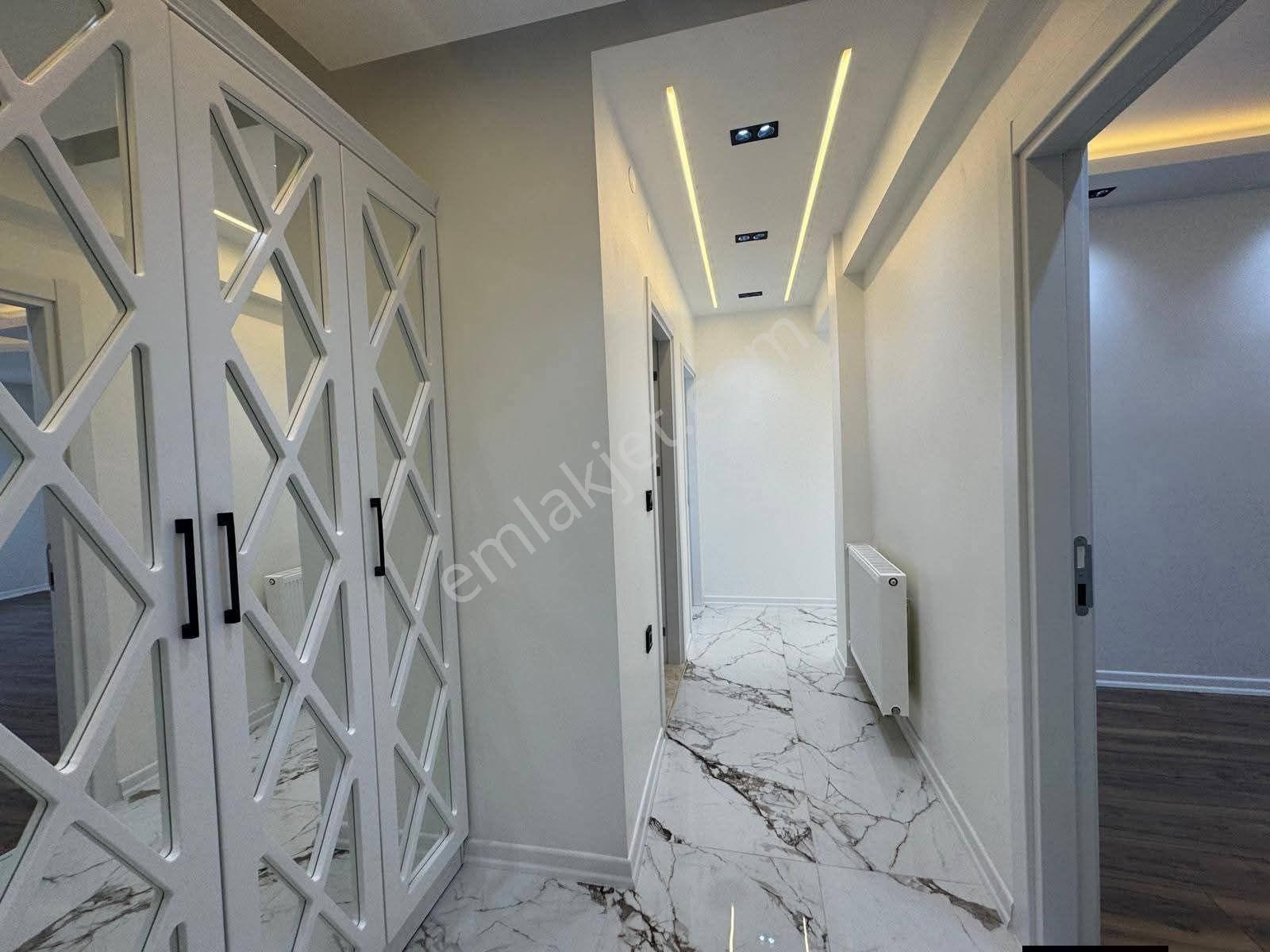 Samsun Atakum Cumhuriyet Mahallesi'nde Asansörlü İçi Yapılı 3+1 Satılık Daire - Görsel 3