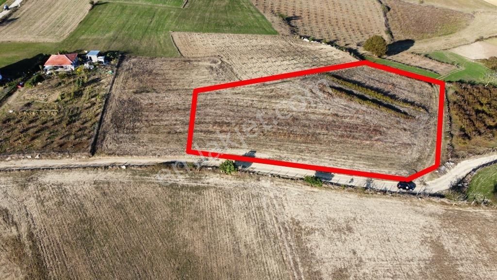 Kırktepe'de Güzel Konumda 69 Metre Yol Cepheli 4837 M2 Tarla