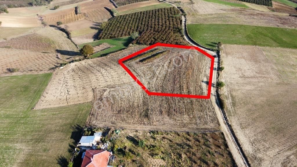 Kırktepe'de Güzel Konumda 69 Metre Yol Cepheli 4837 M2 Tarla - Görsel 4