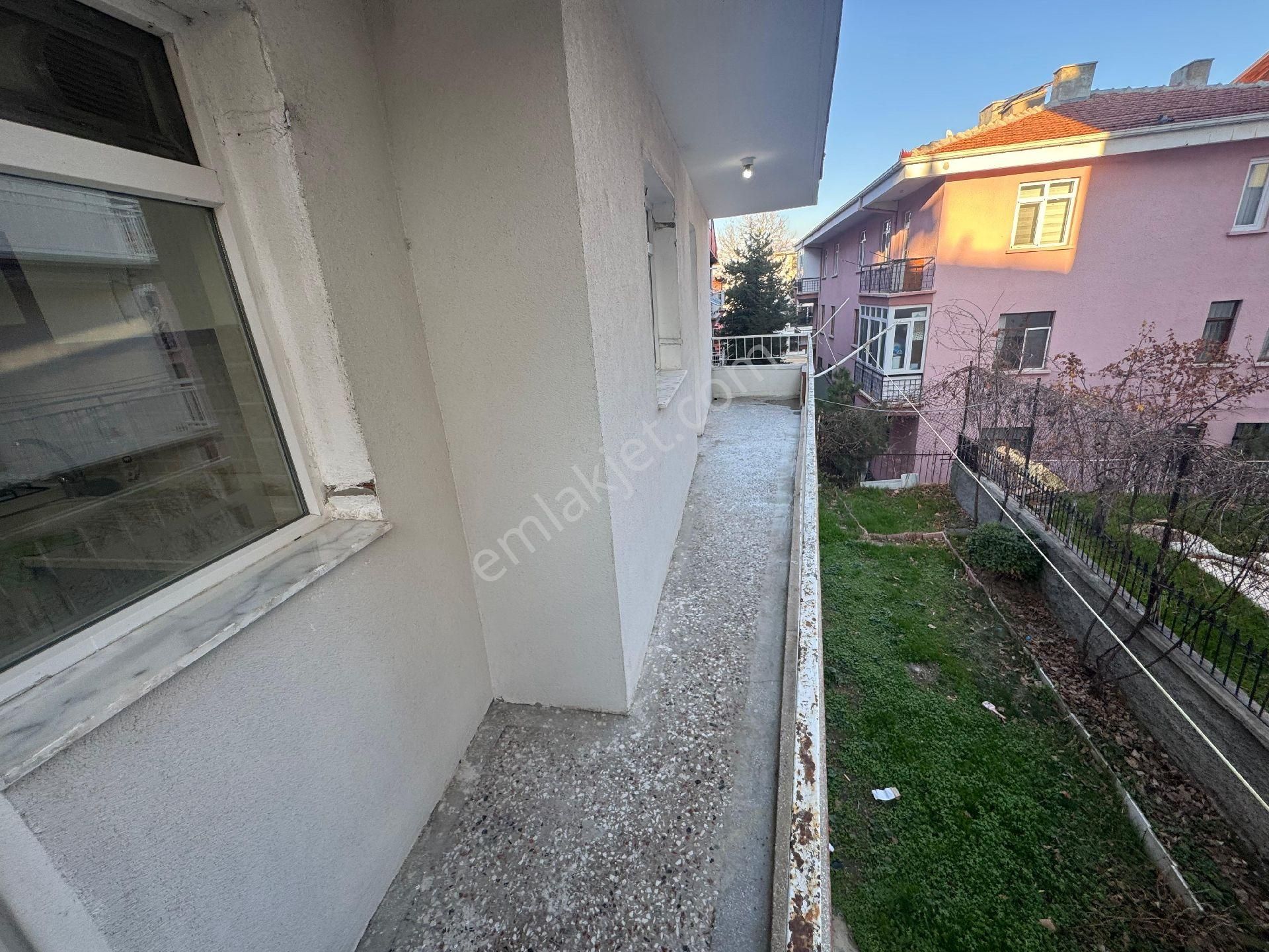 Atanora Vadiden Naci Çakırda Ara Kat Konumunda Geniş Metraj Kombili Boşş 3+1 - Görsel 4