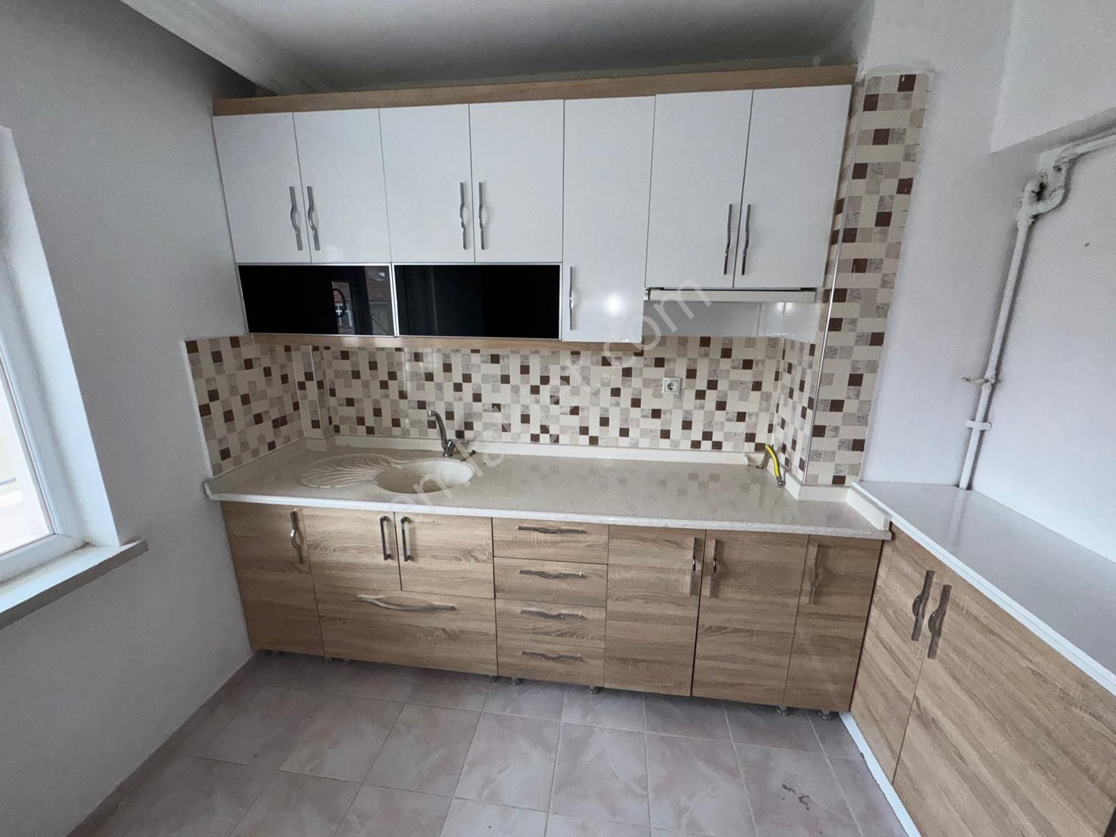 Hayal^den Andiçen Mh^de Ön Cp. Çift Balkonlu Ara Katta 3+1 Bağımsz Daire !