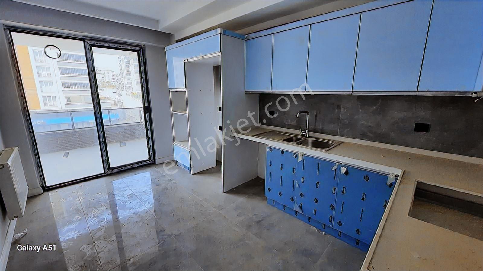 Mavi Atlas'tan(life Towors) Sitesinde Satılık Lüks 3+1 Daire - Görsel 3