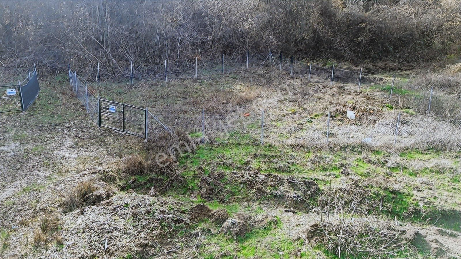 Tel Örgü İle Çevrili Resmi Yolu Mevcut Su Dibinde Hobi Bahçesi - Görsel 23