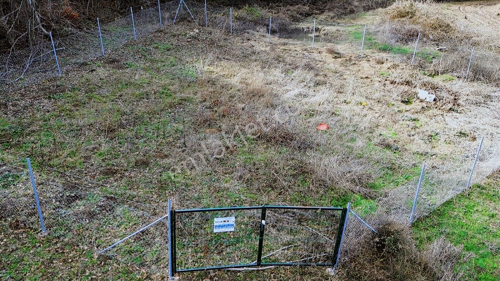 Tel Örgü İle Çevrili Resmi Yolu Mevcut Su Dibinde Hobi Bahçesi - Görsel 11