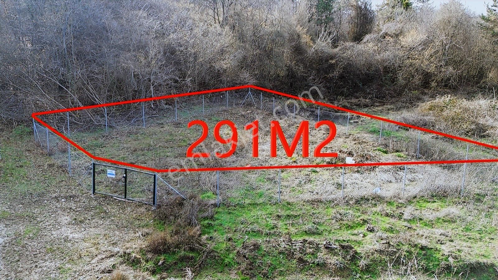 Tel Örgü İle Çevrili Resmi Yolu Mevcut Su Dibinde Hobi Bahçesi - Görsel 3