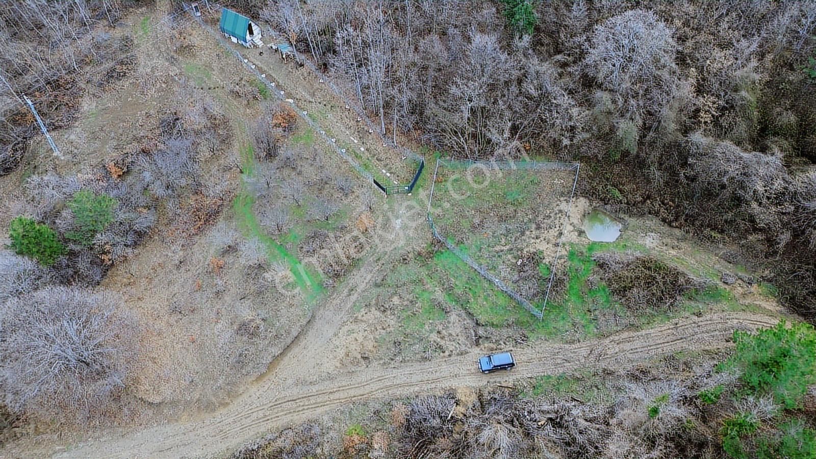 Tel Örgü İle Çevrili Resmi Yolu Mevcut Su Dibinde Hobi Bahçesi - Görsel 28