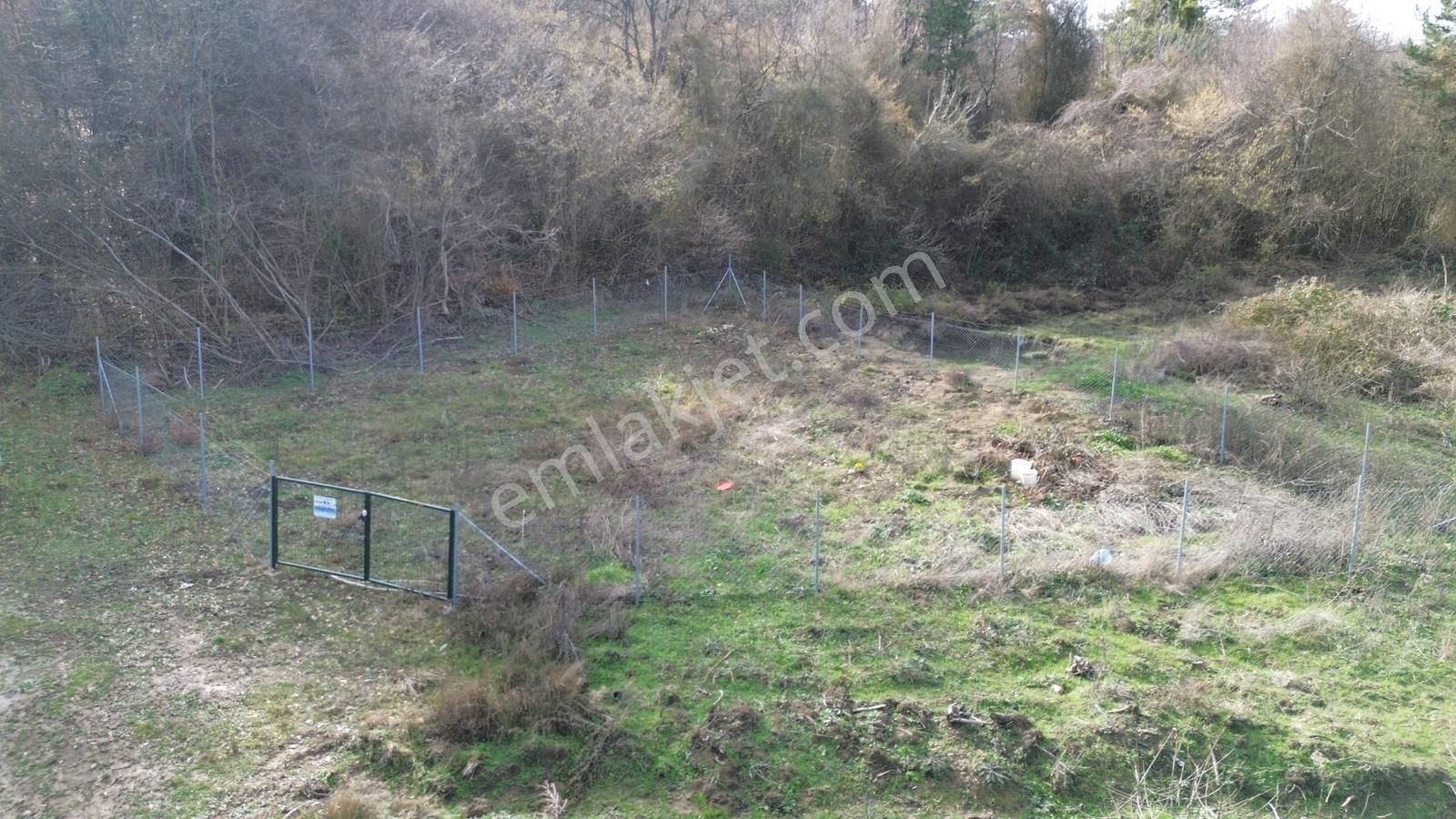 Tel Örgü İle Çevrili Resmi Yolu Mevcut Su Dibinde Hobi Bahçesi - Görsel 7